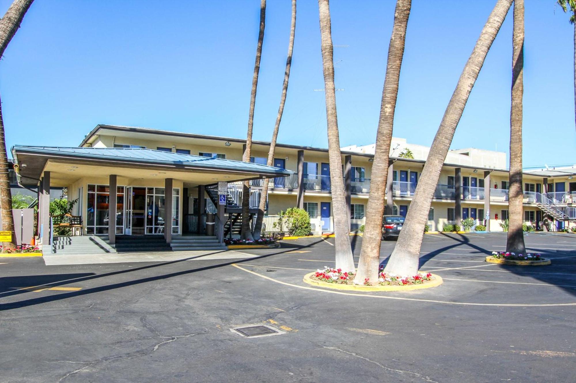 Motel 6 San Diego, Ca Airport Harbor Exterior photo