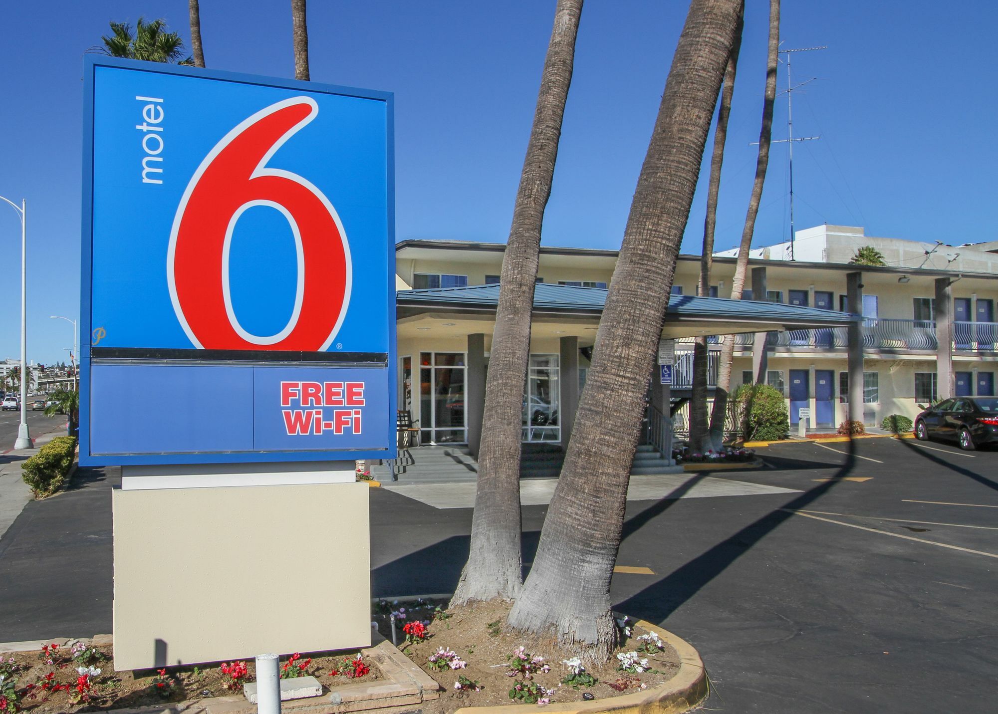 Motel 6 San Diego, Ca Airport Harbor Exterior photo